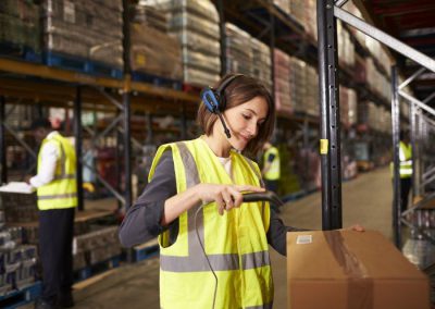 Pick-by-voice : préparation de commandes vocale en logistique